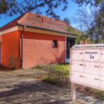 Gebäude mit Briefkastenanlage – reale Geschäftsadresse für Domizilierung und Firmensitz in Gräfelfing